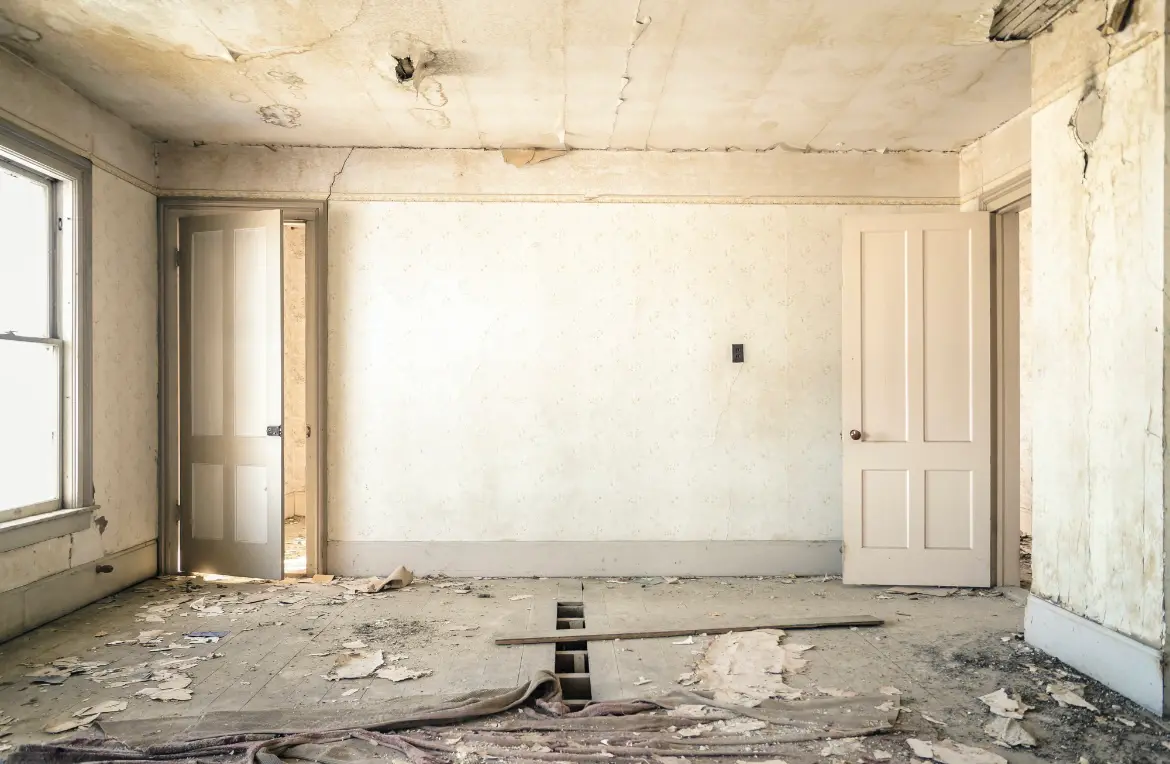 Waste disposal crew managing a cleanout project in Flower Hill